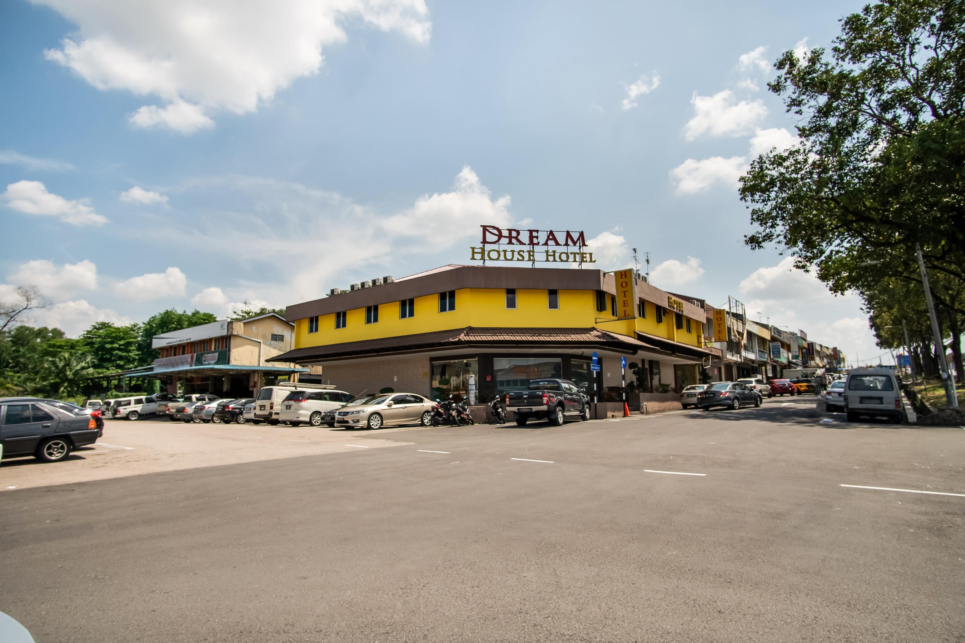 โอโย 89480 ดรีมเฮาส์ โฮเต็ล Hotel สกูได ภายนอก รูปภาพ
